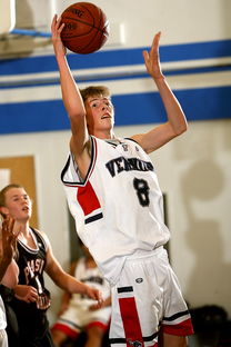 开云网址-替补球员是否在关键比赛表现更专注稳定，替补球员应从什么位置入场